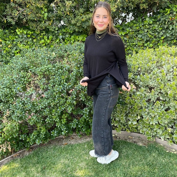 MONKI sweater 🖤 - Picture 2 of 4